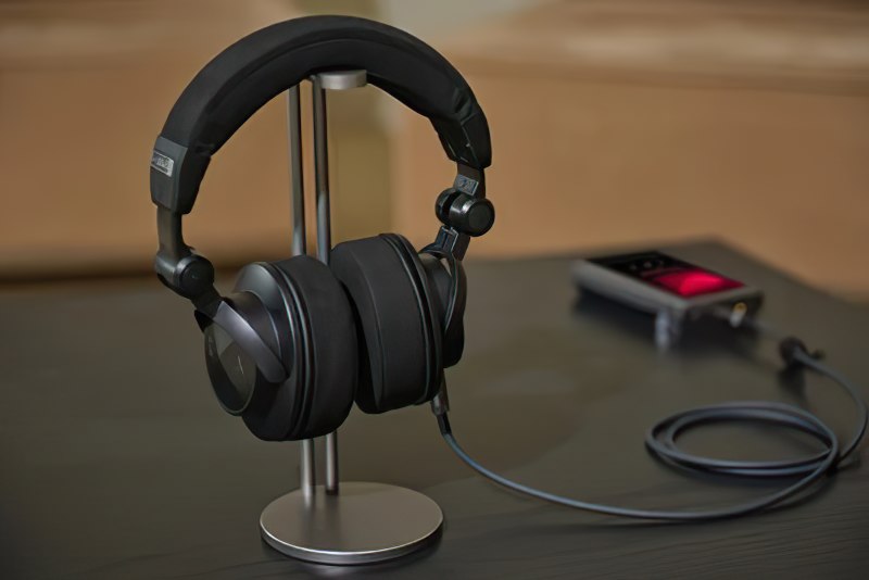 Astell&Kern Virtuoso Headphones - Analogue Seduction